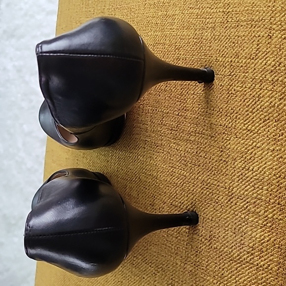 L.K.Bennett pumps, 37.5 I'm European size, size 7 in US. - Picture 2 of 6